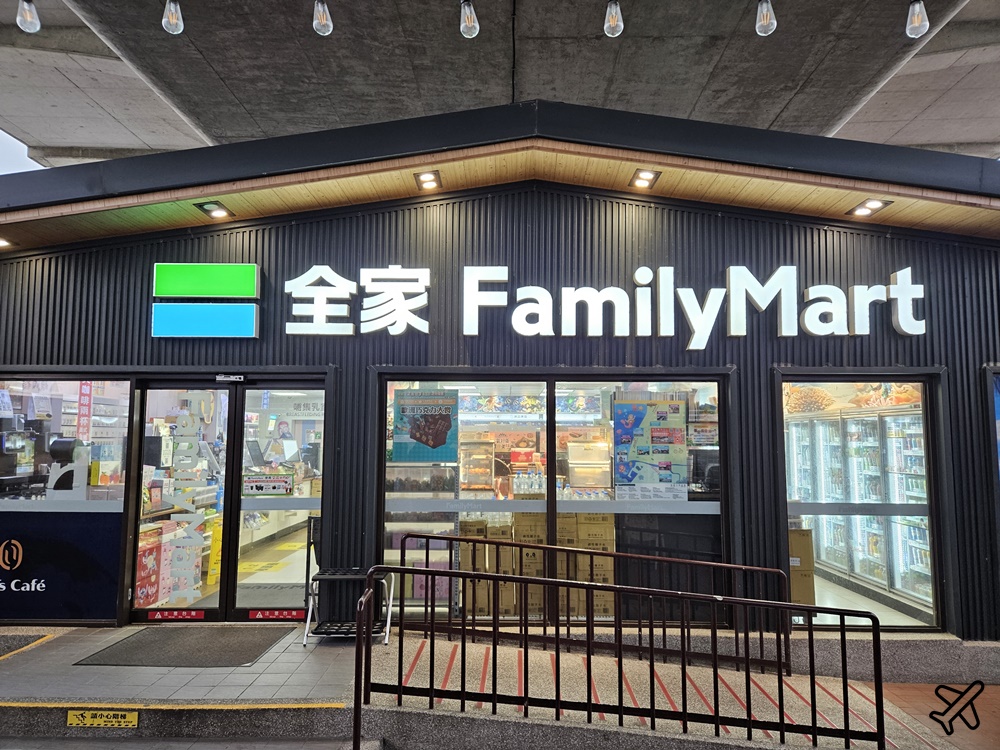 西濱快速道路休息站 新豐休息站 餐廳、全家便利商店 台61號快速道路
