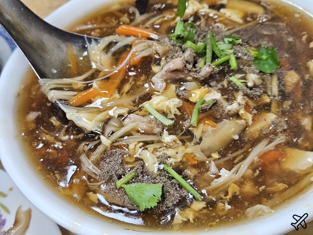 台中美食 盛東餃子館 樸實乾麵、酸辣湯好喝 東勢美食推薦