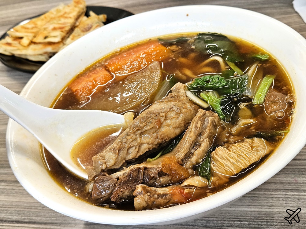 2026台中美食 長袖廚房梧棲總館 好吃的牛肉麵、蔥抓餅 梧棲小吃推薦 @AJ的旅行地圖