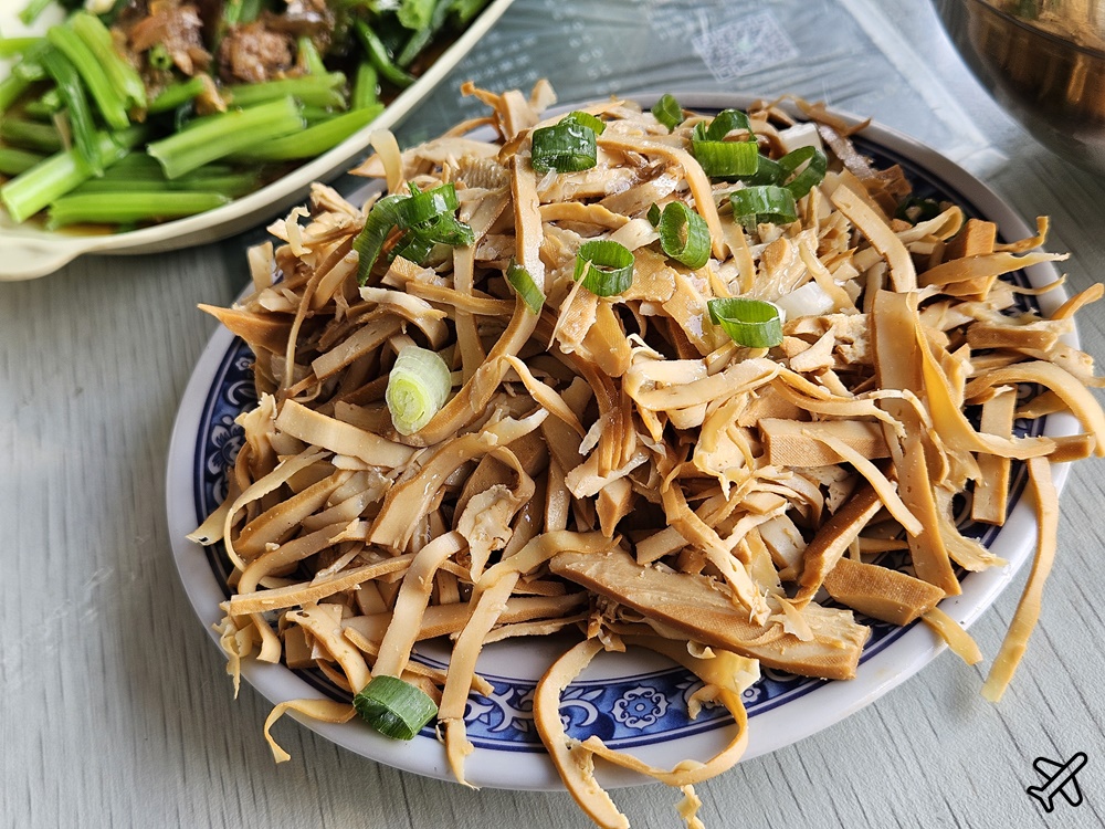 台中美食 東口小吃 有好吃的滷菜與麻醬麵 東勢美食推薦
