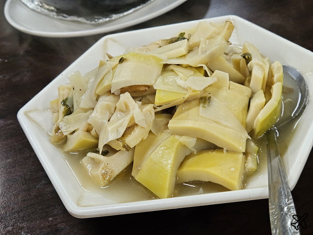 林口美食 阿輝山休閒農場 隱身在山林裡的土雞城 烤雞、熱炒好吃