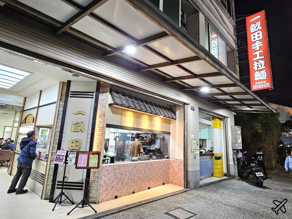 台中美食 一畝田手工拉麵 各種麵食、小菜 便宜好吃 梧棲小吃推薦