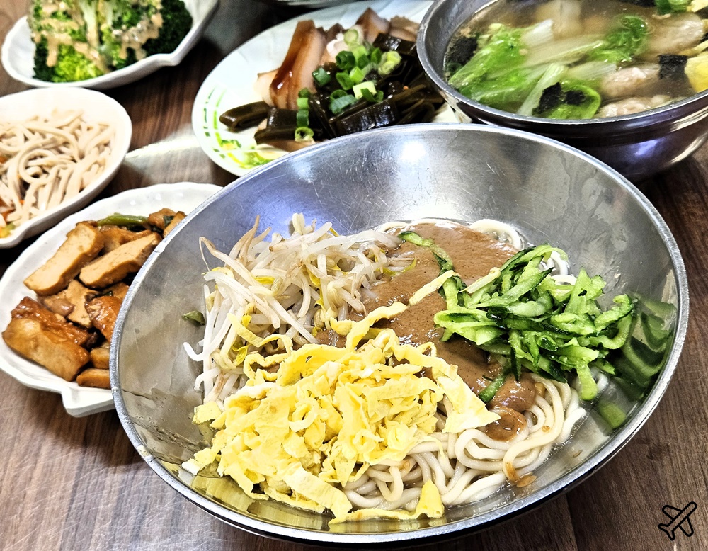 台中美食 一畝田手工拉麵 各種麵食、小菜 便宜好吃 梧棲小吃推薦