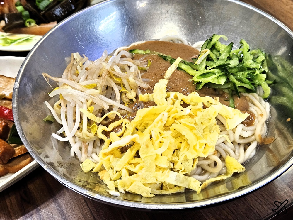 台中美食 一畝田手工拉麵 各種麵食、小菜 便宜好吃 梧棲小吃推薦