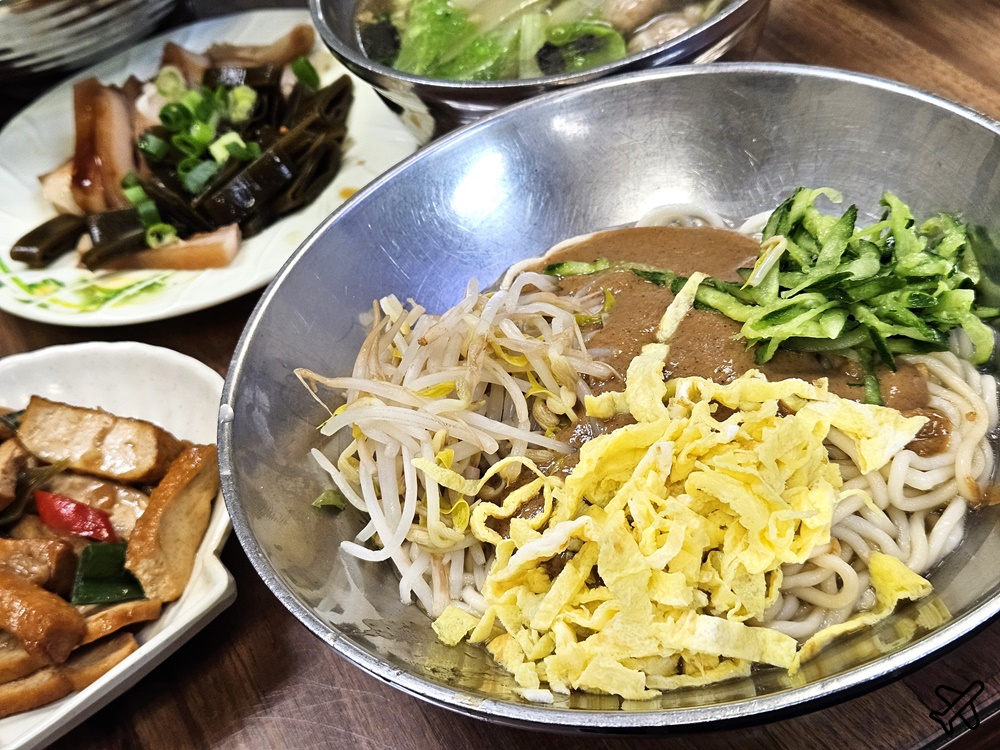 即時熱門文章：台中美食 一畝田手工拉麵 各種麵食、小菜 便宜好吃 梧棲小吃推薦