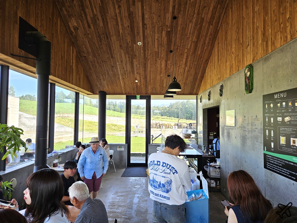 北海道旅遊 美瑛放牧酪農場 來牧場裡吃鮮奶霜淇淋 美瑛美食