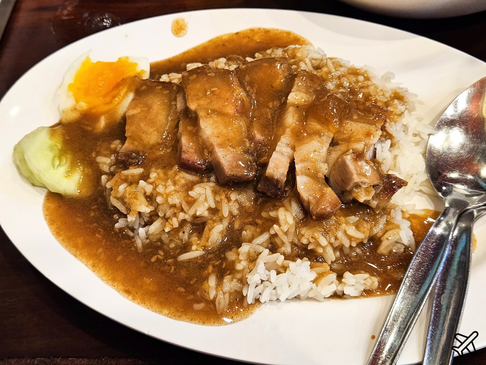 曼谷美食 脆皮燒肉飯 Bamee Kon Sae Lee Thong Lo