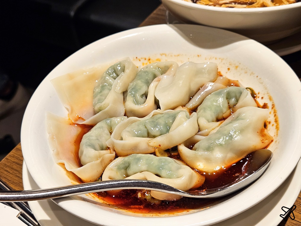 即時熱門文章：高雄美食 鼎泰豐 漢神巨蛋店 紅油抄手、巧克力小籠包好吃