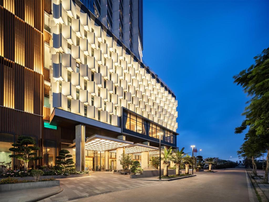 2026越南旅遊 下龍灣麗笙藍標飯店 / 下龍灣海星飯店 Radisson Blu HaLong Bay 早餐、泳池 2026越南旅遊 下龍灣麗笙藍標飯店 / 下龍灣海星飯店 Radisson Blu HaLong Bay 早餐、泳池