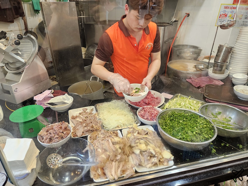 越南旅遊 河內美食 Pho 10 Ly Quoc Su 越南河粉名店 牛肉河粉 米其林必比登推薦