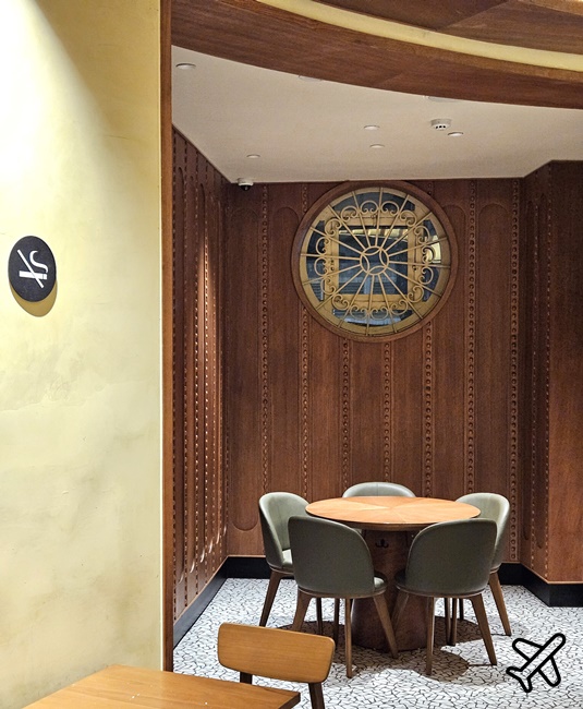 2026越南旅遊 河內景點 河內郵局星巴克 玻璃花窗很美 Starbucks Bưu Điện Hà Nội 2026越南旅遊 河內景點 河內郵局星巴克 玻璃花窗很美 Starbucks Bưu Điện Hà Nội