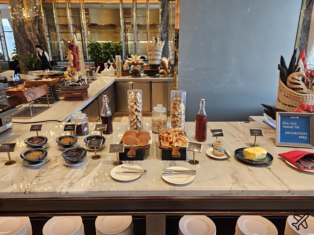 2026越南旅遊 下龍灣麗笙藍標飯店 / 下龍灣海星飯店 Radisson Blu HaLong Bay 早餐、泳池 2026越南旅遊 下龍灣麗笙藍標飯店 / 下龍灣海星飯店 Radisson Blu HaLong Bay 早餐、泳池