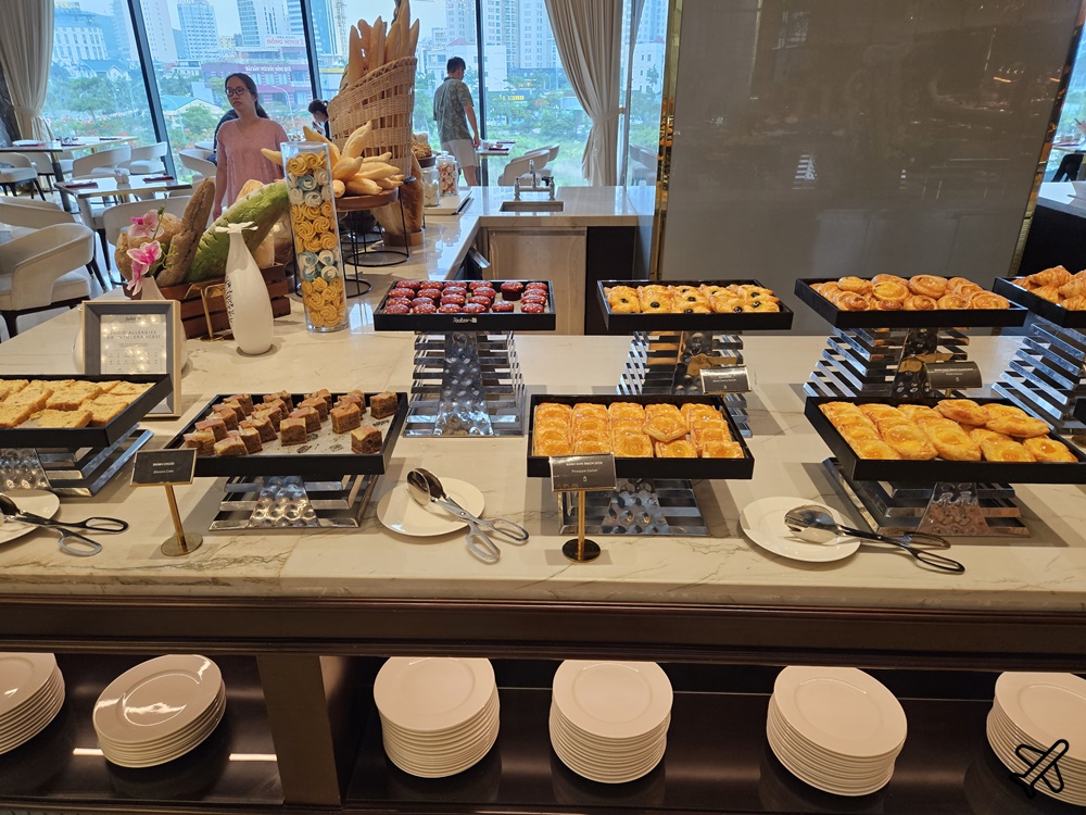 2026越南旅遊 下龍灣麗笙藍標飯店 / 下龍灣海星飯店 Radisson Blu HaLong Bay 早餐、泳池