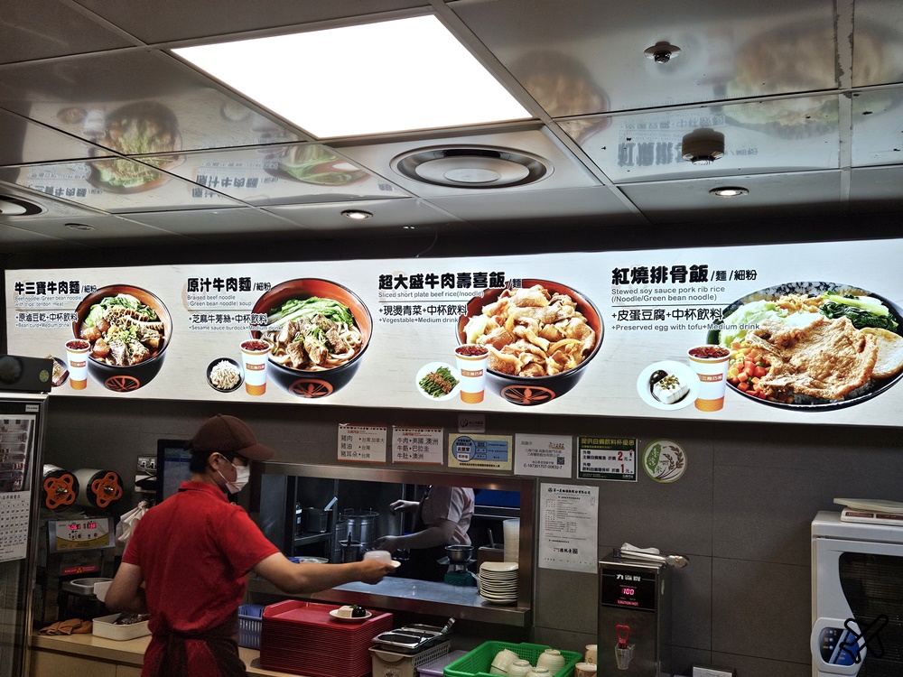 高雄長庚醫院美食街 餐廳、全家便利商店、元大銀行、便當店 營業時間