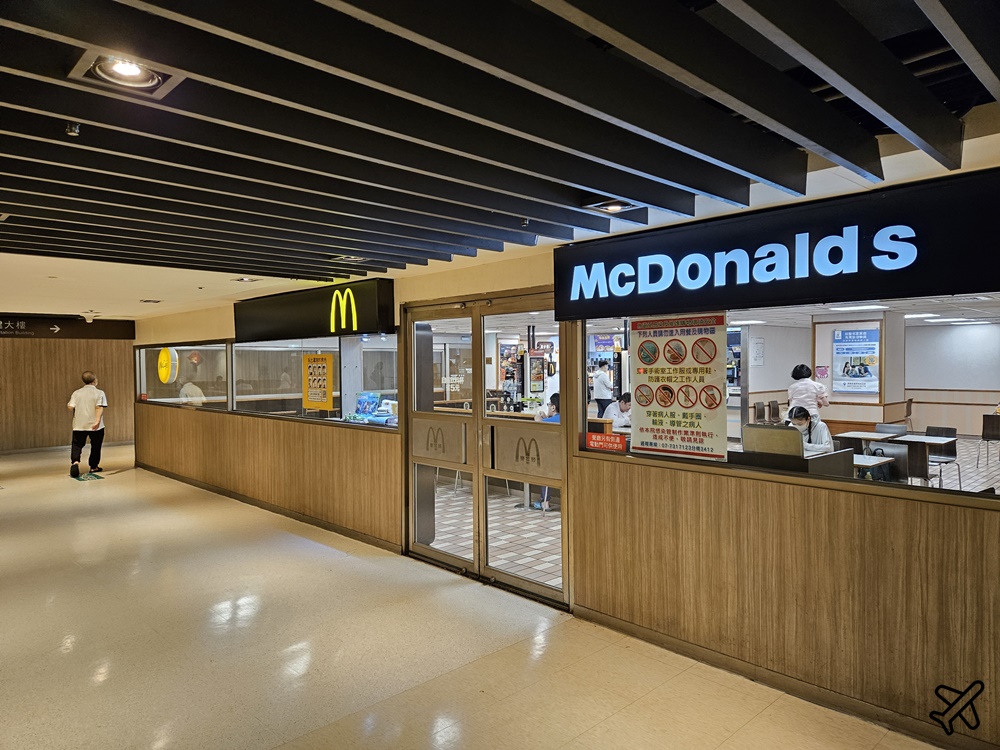 高雄長庚醫院美食街 餐廳、全家便利商店、元大銀行、便當店 營業時間