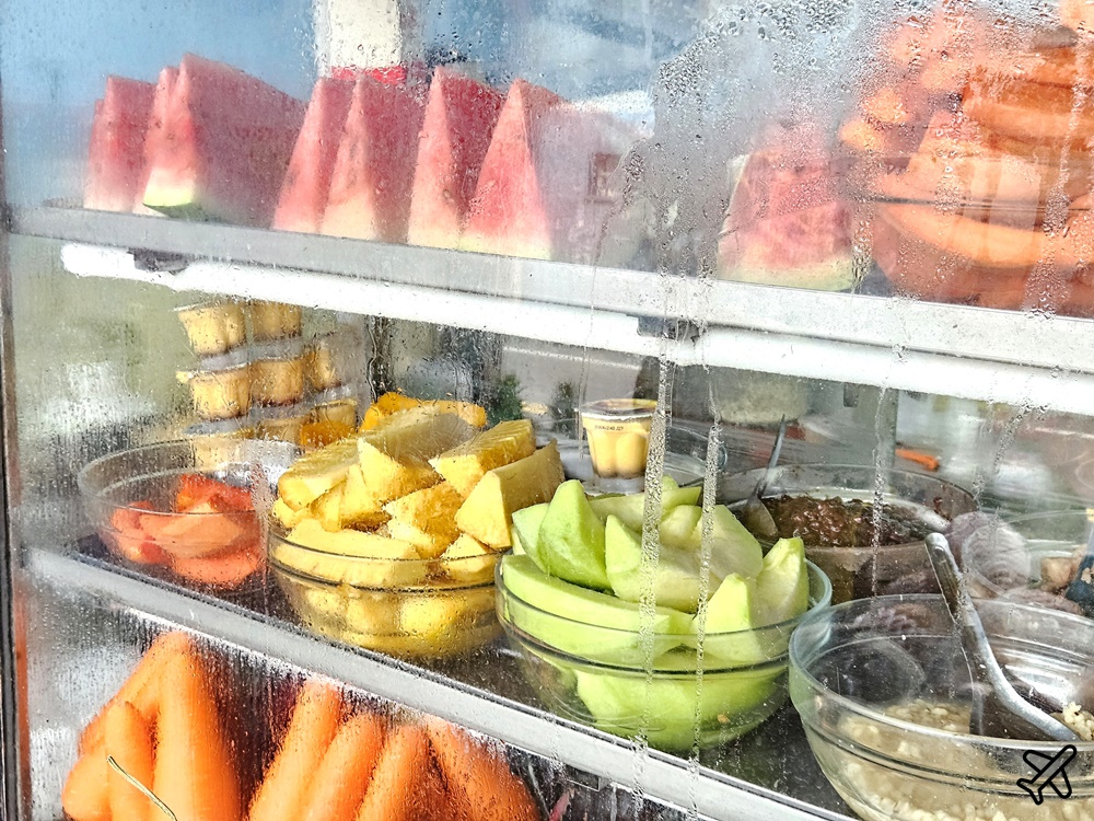 台中美食 阿珠現打果汁 剉冰、木瓜牛奶好吃 梧棲老街傳統冰店、冰果室