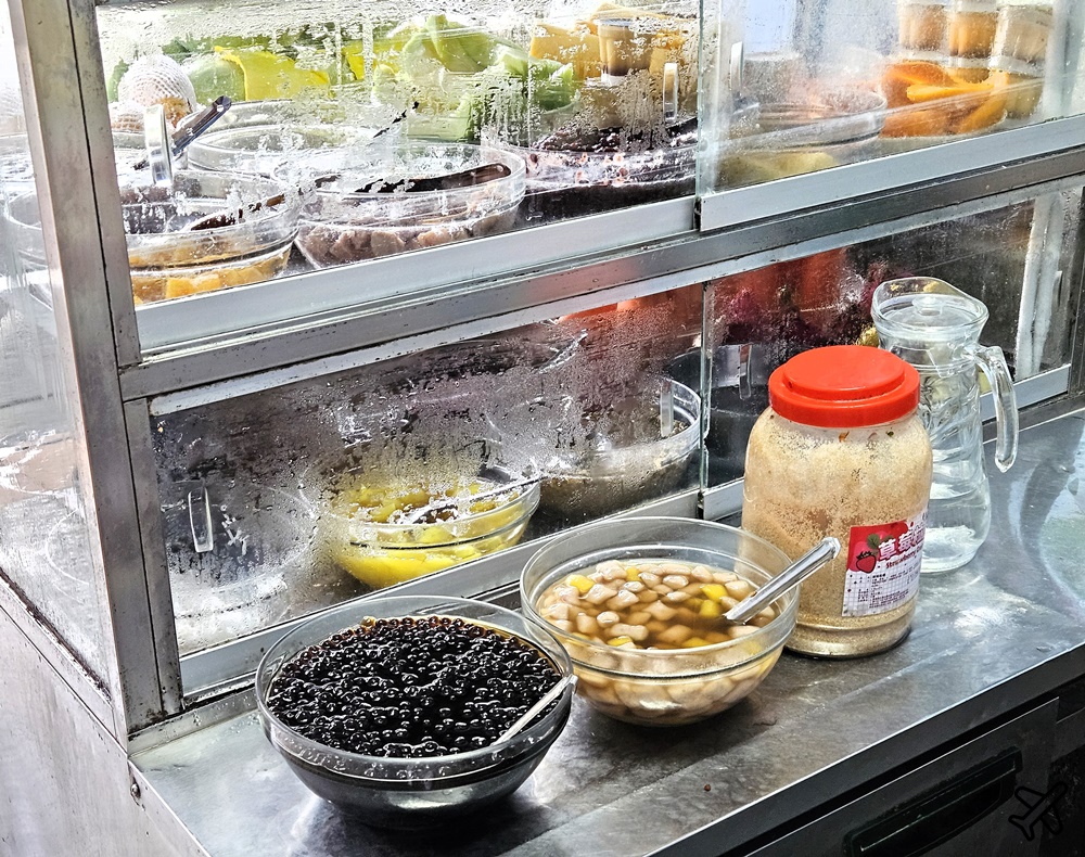 台中美食 阿珠現打果汁 剉冰、木瓜牛奶好吃 梧棲老街傳統冰店、冰果室