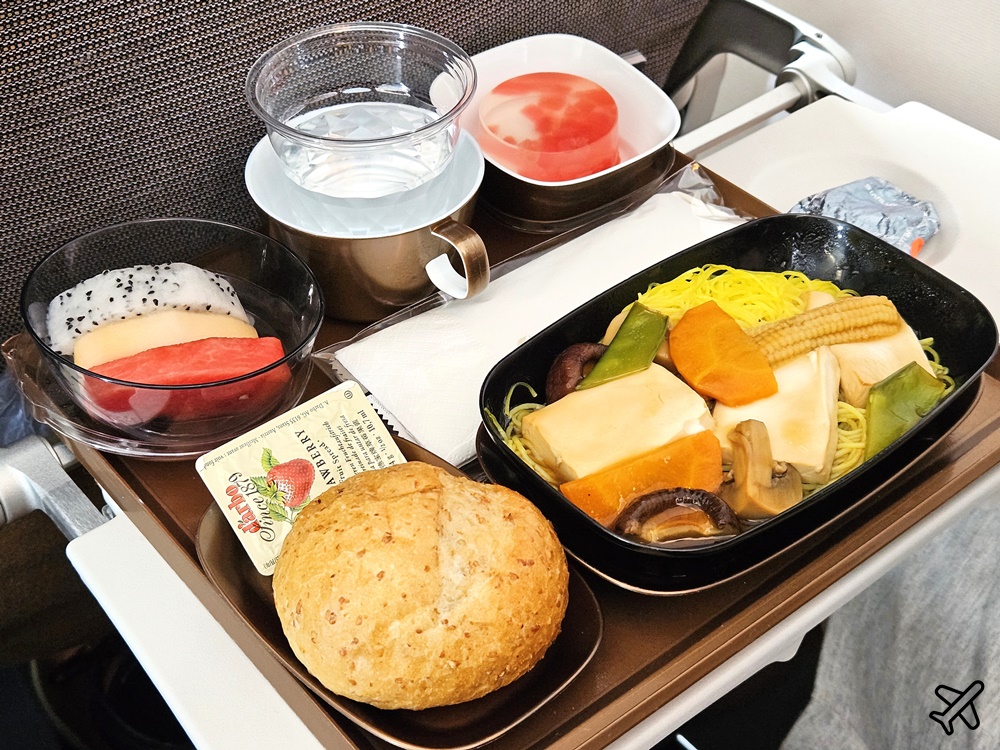 星宇航空 河內機場-台北桃園 A321neo 經濟艙飛機餐、素食餐 開箱JX716 越南旅遊 星宇航空 河內機場-台北桃園 A321neo 經濟艙飛機餐、素食餐 開箱JX716 越南旅遊
