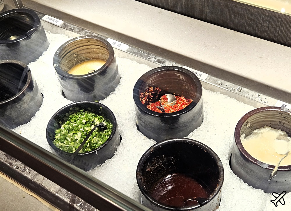 台中美食 輕井澤鍋物新崇德店 菜單 魷魚蒜香豚骨鍋好喝 也有素食鍋