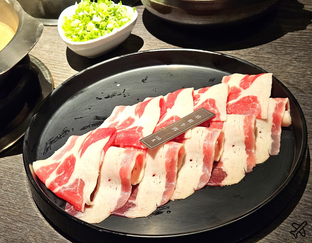 台中美食 輕井澤鍋物新崇德店 菜單 魷魚蒜香豚骨鍋好喝 也有素食鍋