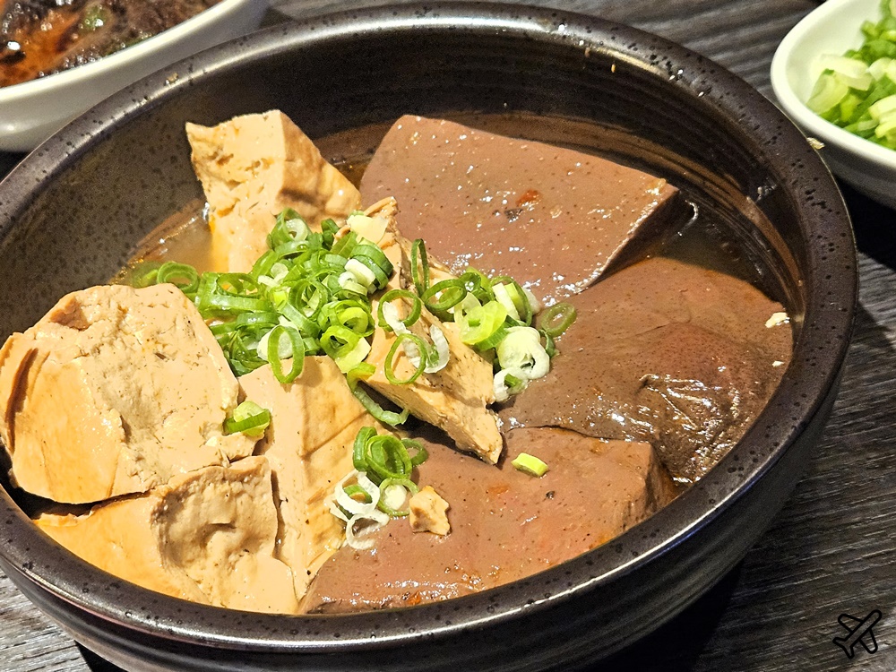 台中美食 輕井澤鍋物新崇德店 菜單 魷魚蒜香豚骨鍋好喝 也有素食鍋