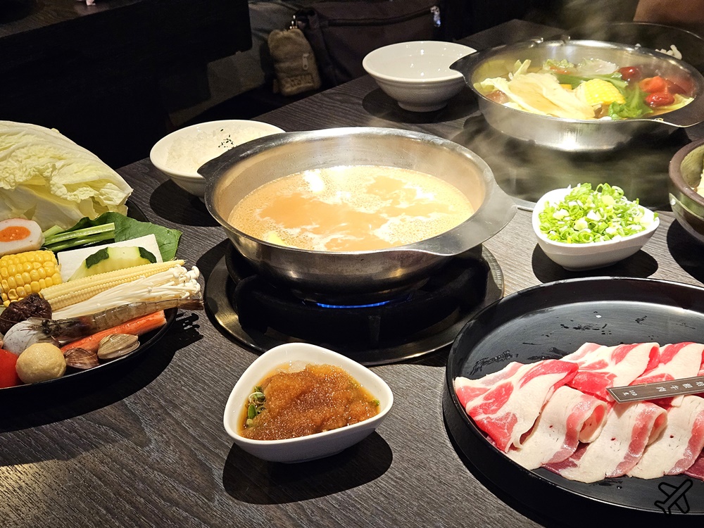 網站近期文章：台中美食 輕井澤鍋物新崇德店 菜單 魷魚蒜香豚骨鍋好喝 也有素食鍋