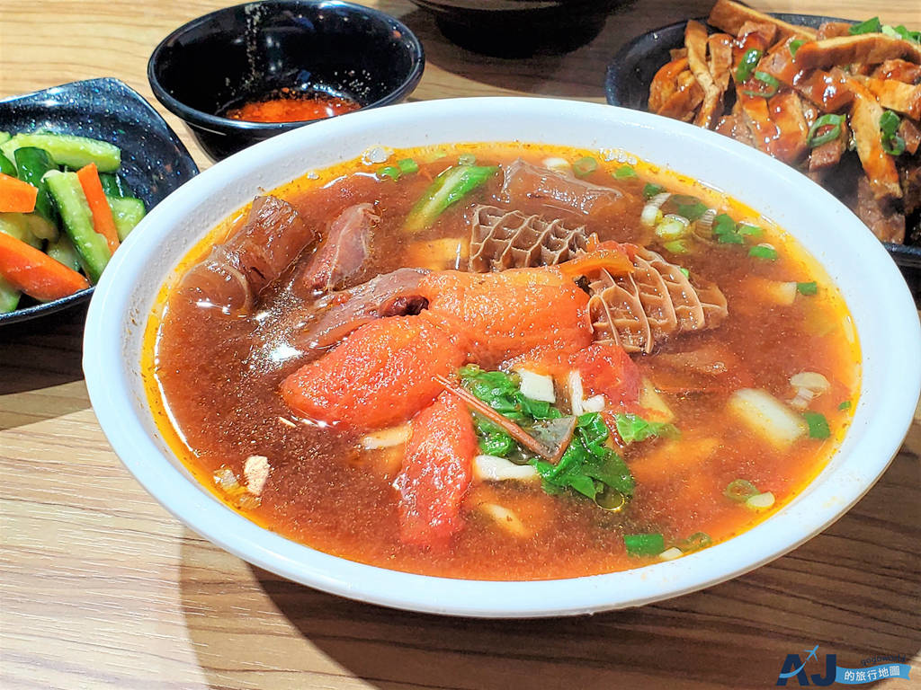 桃園美食 小木屋牛肉麵 桃園車站美食 番茄三寶牛肉麵 @AJ的旅行地圖