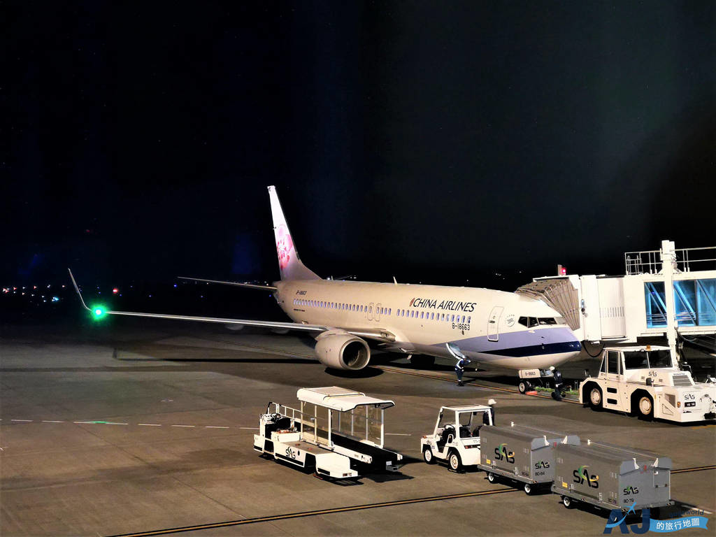 華航 CI169 靜岡FSZ > 台北桃園TPE 737-800 經濟艙飛機餐；靜岡機場餐廳、商店、觀景台、JCB貴賓室分享 @AJ的旅行地圖