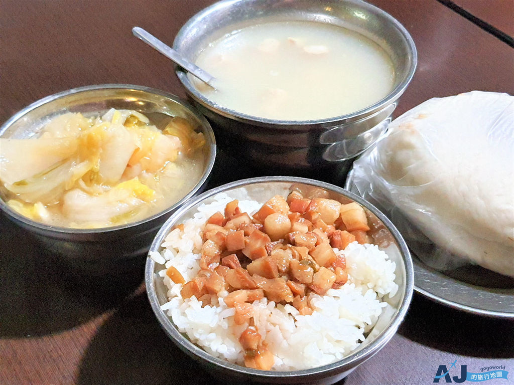 即時熱門文章：台北美食 延三台北橋頭魯肉飯 刈包、四神湯 延三夜市美食