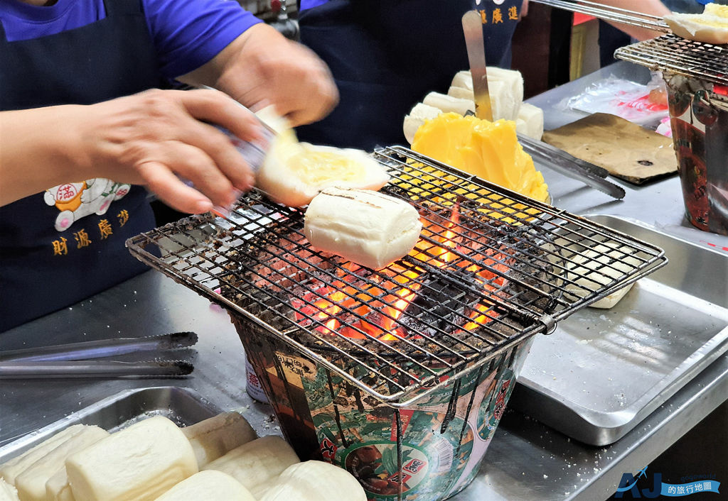 東港美食 佳吉飲料店 炭烤饅頭 東港人的宵夜點心 @AJ的旅行地圖