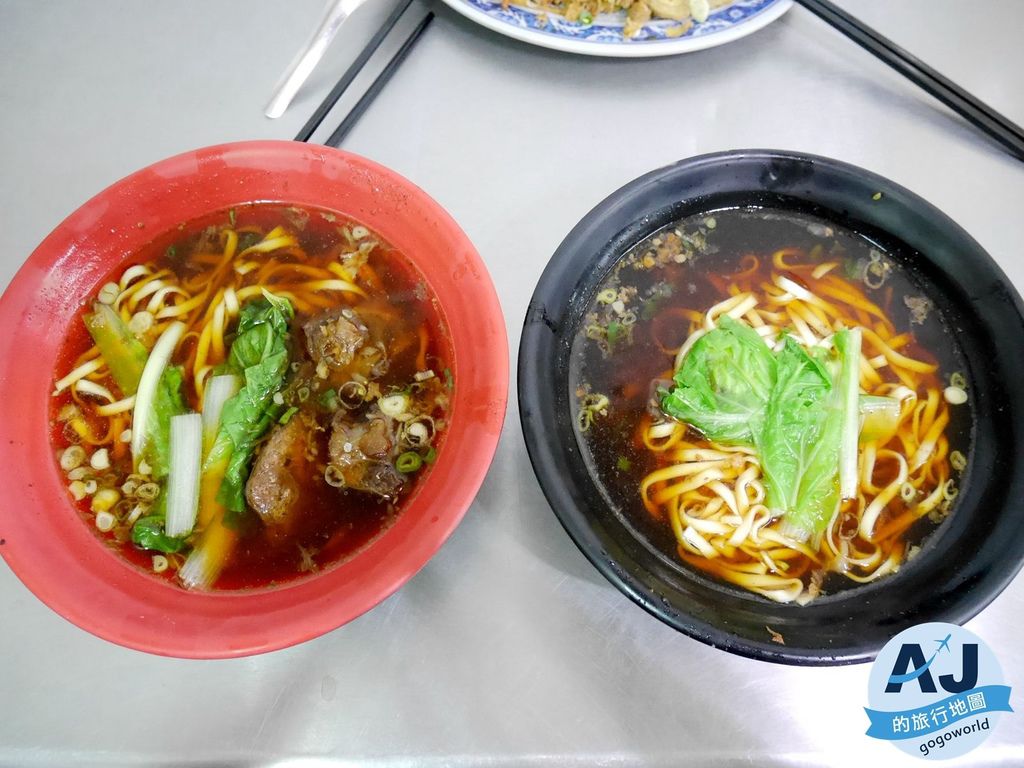 板橋美食 老張牛肉麵 清燉蒜味湯底好特別 @AJ的旅行地圖
