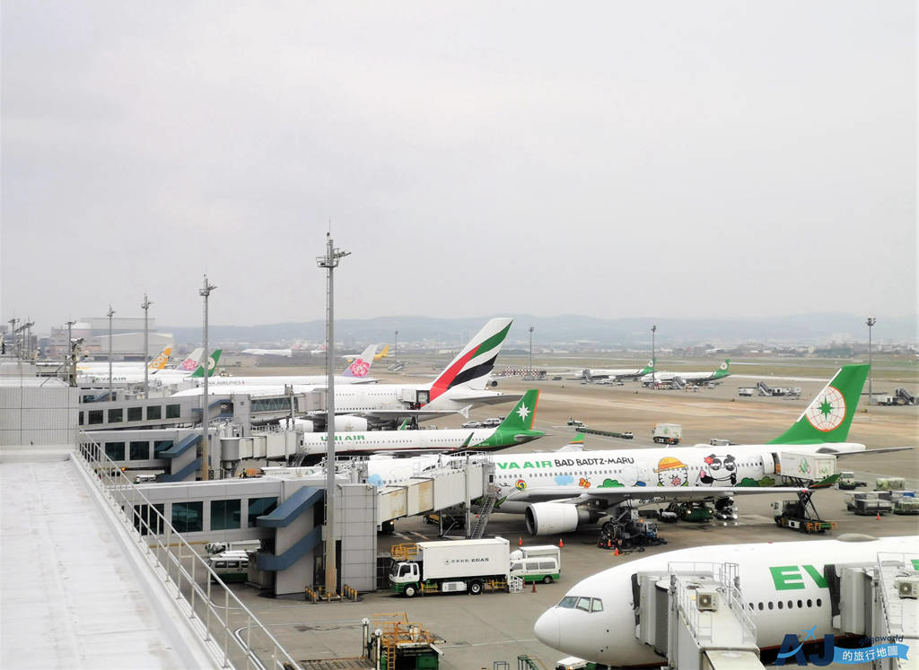 桃園機場觀景台：天空之城與玩藝大街 餐廳、便利商店、青年旅館 桃園機場地2航廈 @AJ的旅行地圖