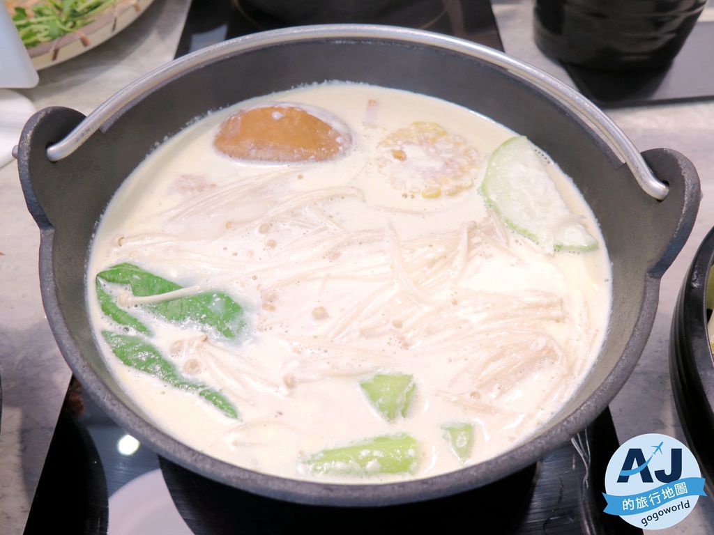 新莊美食 很秋鍋物 牛奶鍋超濃郁 大肉盤 台北美食推薦 @AJ的旅行地圖