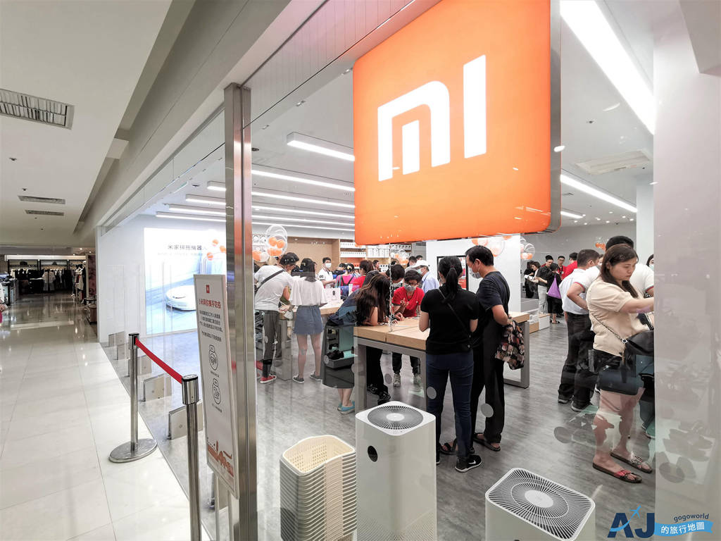 桃園遠東百貨小米專賣店 小米手機、小米手環、移動電源、掃拖機器人 @AJ的旅行地圖