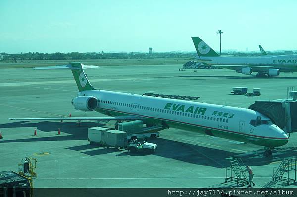 長榮航空 桃園TPE-澳門MFM 開箱MD90 BR811/BR812 @AJ的旅行地圖