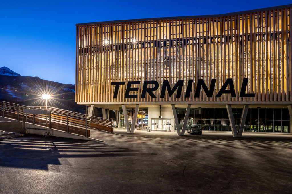 10 Grindelwald-Terminal-Aussenaufnahme-Abend.jpg 10 Grindelwald-Terminal-Aussenaufnahme-Abend.jpg