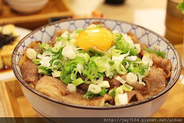 （台北美食）開丼 燒肉VS丼飯 便宜大碗的日出燒肉丼&骰子菲力丼 @AJ的旅行地圖