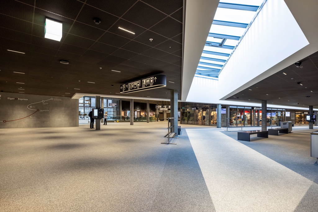 25 Grindelwald-Terminal-Innen-Eingang-Eiger-Express.jpg