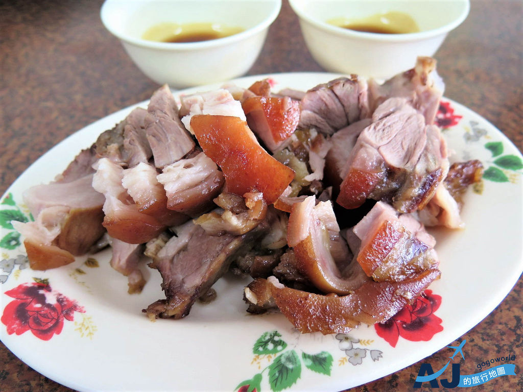 即時熱門文章：屏東美食 里港阿嬤餛飩豬腳 黑白切小菜多、滷豬腳好吃