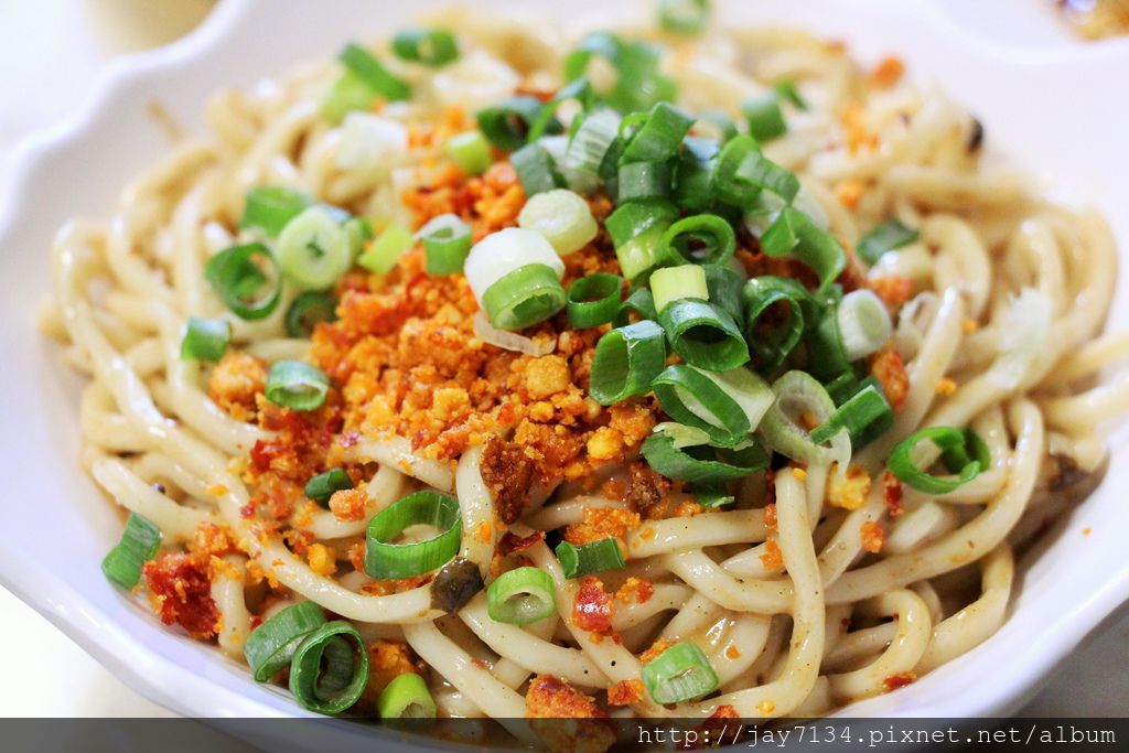 宜蘭美食 老眷村川味牛肉麵 好吃二兩麵、多種小菜任君挑選 宜蘭美食推薦 @AJ的旅行地圖