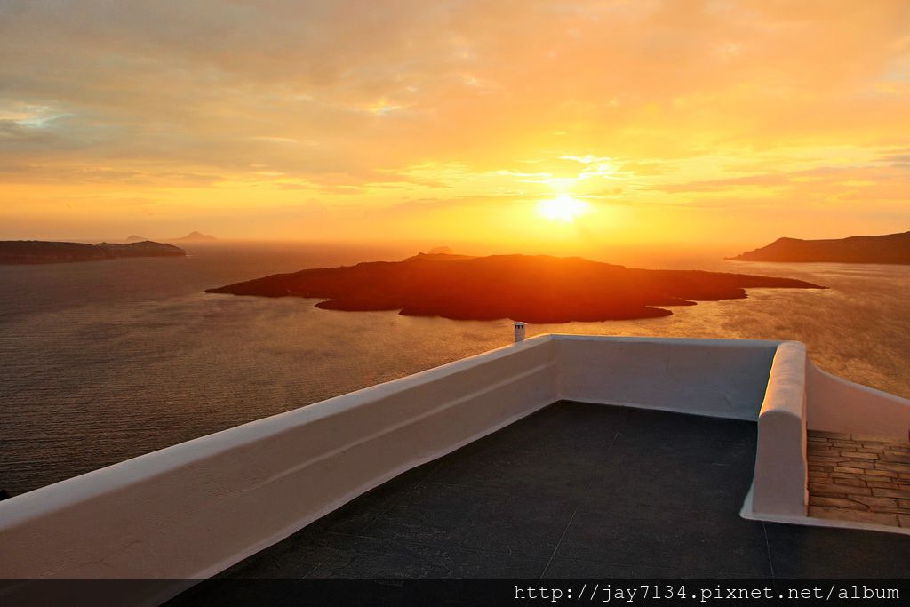 2026希臘旅遊 聖托里尼景點 費拉散步、眺望火山島、夕陽美、懸崖海景飯店 @AJ的旅行地圖
