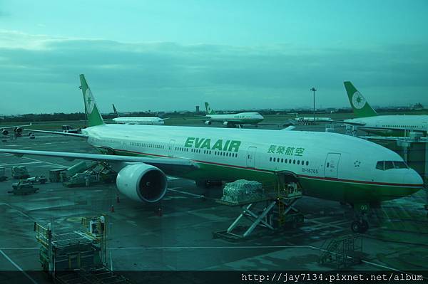 長榮航空飛新加坡 台北桃園-新加坡 777-300ER 開箱BR225 @AJ的旅行地圖