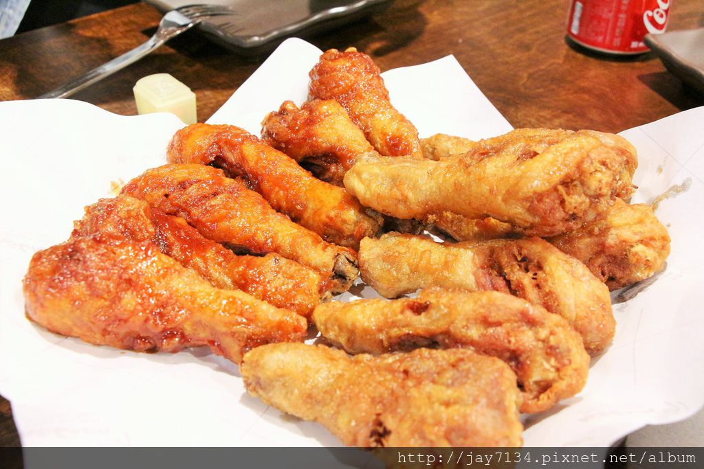 已歇業 首爾美食 橋村炸雞東大門店 우리투자증권 동대문지점 & 韓國肯德基驚人的卡拉雞腿堡 @AJ的旅行地圖