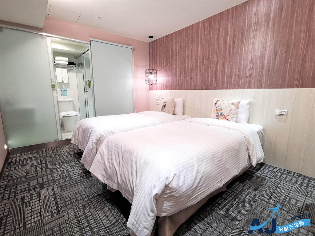 2026台北住宿 方舟旅店長安復興館 便宜台北飯店 標準雙床房、停車場 @AJ的旅行地圖
