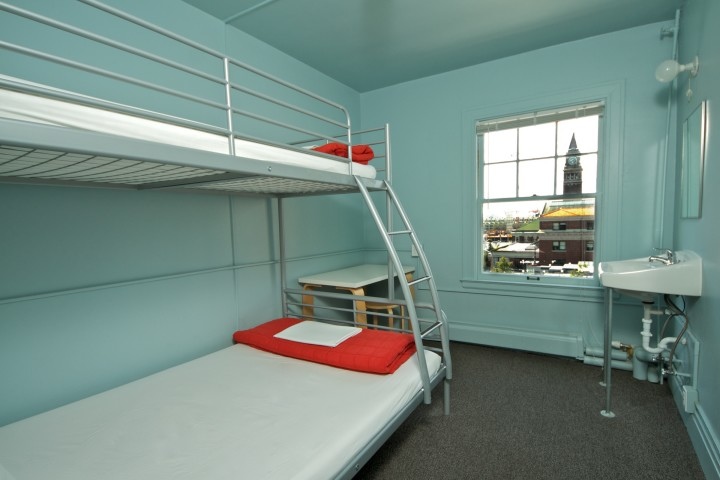img32440-Twin-room-at-HI-Seattle-at-the-American-Hotel.jpg img32440-Twin-room-at-HI-Seattle-at-the-American-Hotel.jpg
