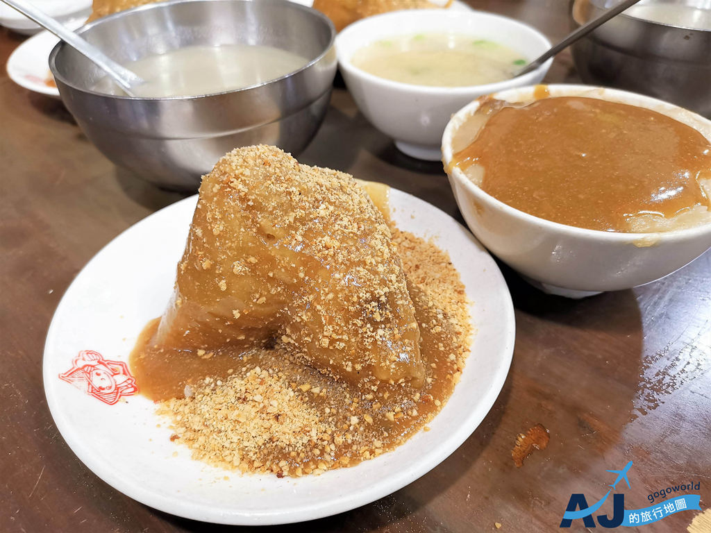 高雄美食 肉粽泰Tai 傳統南部粽 必備自製醬汁、花生粉 @AJ的旅行地圖
