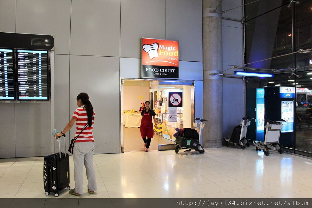 曼谷素汪那普機場美食 機場奇蹟美食街 機場員工用餐、旅客可進 Magic Food Point 24小時營業 @AJ的旅行地圖