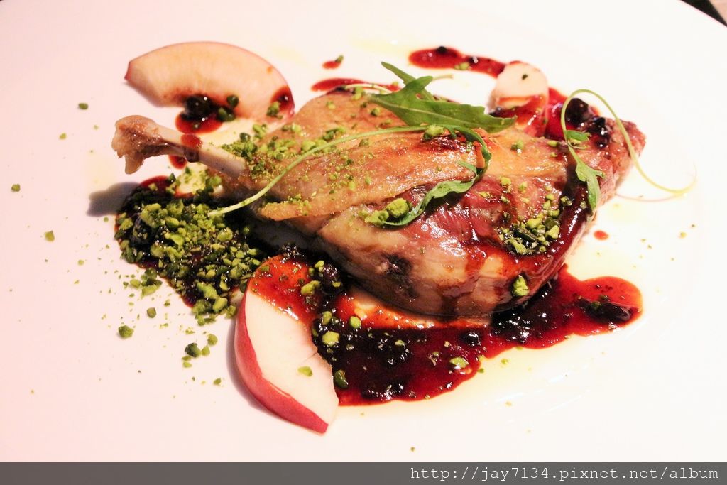 （台北信義區美食）寒舍艾麗酒店 La Farfalla義式餐廳 晚餐經典饗宴 Santa Vittoria氣泡水喝到飽 @AJ的旅行地圖