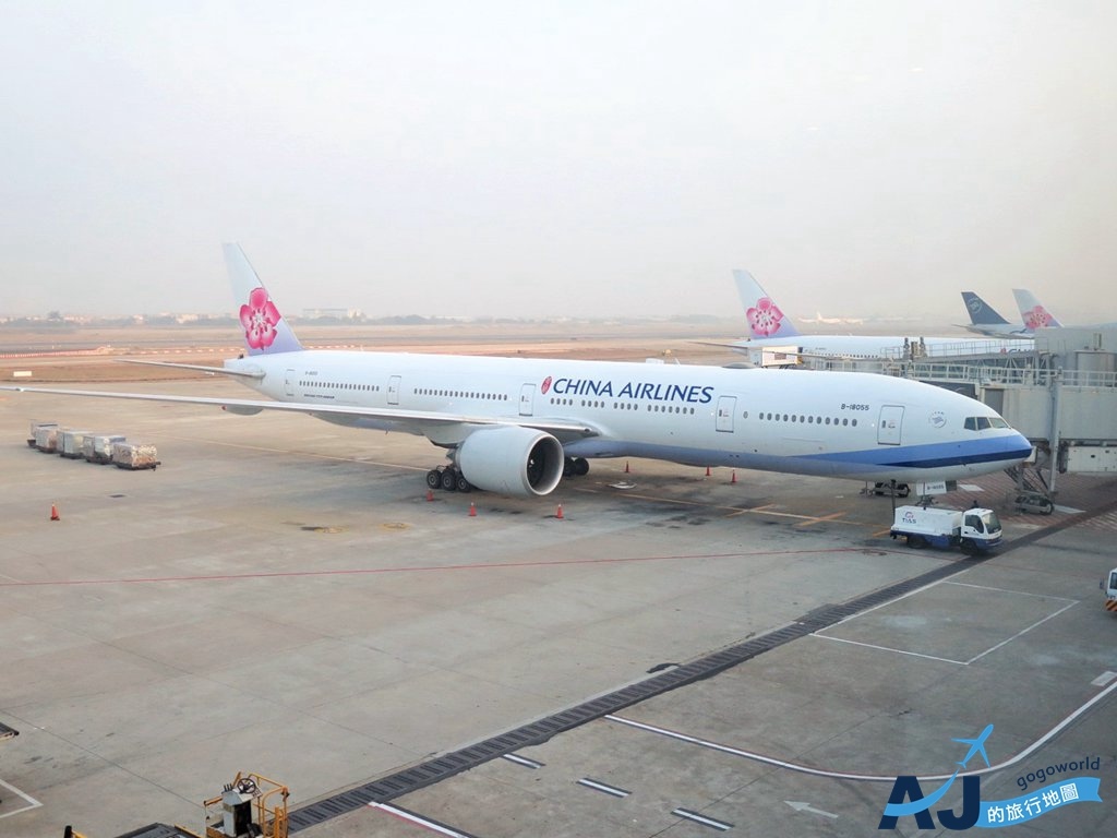 即時熱門文章：中華航空 台北桃園-大阪關西 豪華經濟艙、經濟艙飛機餐 開箱華航CI156/CI173