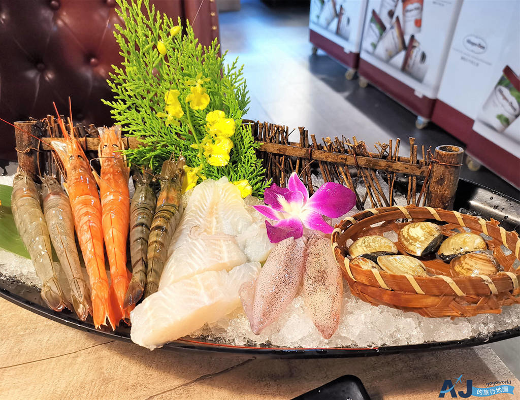 2026高雄美食 新馬辣經典麻辣鍋高雄夢時代店 海鮮、牛肉好吃 @AJ的旅行地圖